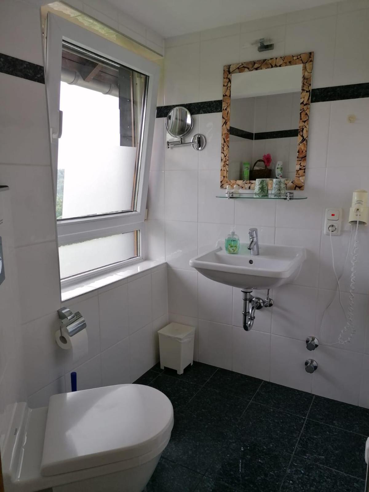 Jeje Und Anna'S Eifel Haus Motel Monschau Phòng bức ảnh